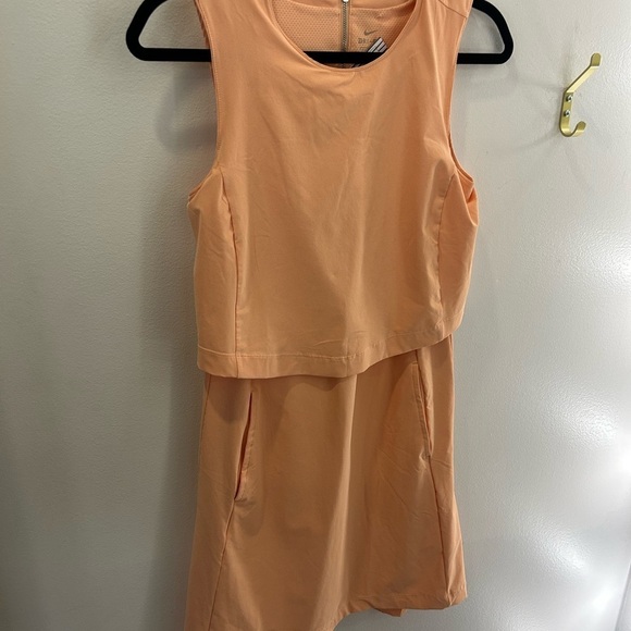 Nike Women's XSmall GOLF FLEX ACE DRESS Peach - Picture 2 of 5